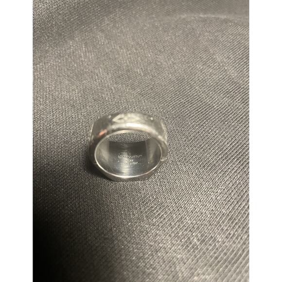 Louis Vuitton Monogram Signet ring - Picture 7 of 9